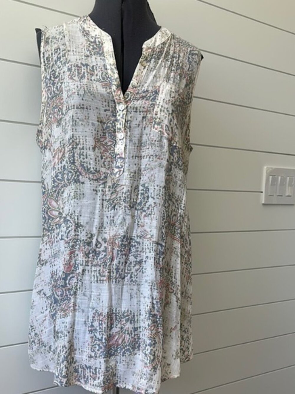 about a girl top size L Sleeveless Patterned Blouse natural tones